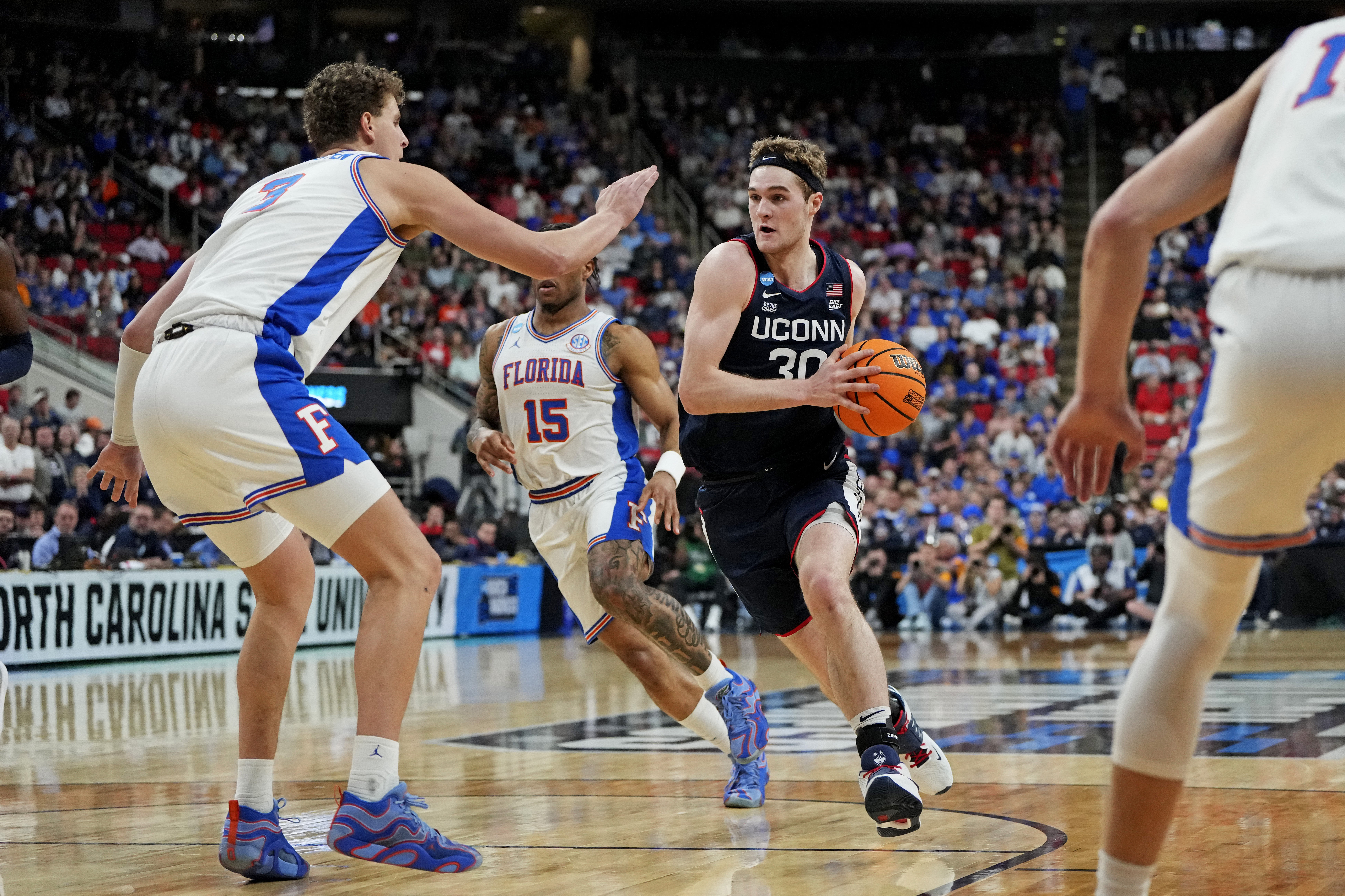 NCAA Basketball: NCAA Tournament Second Round-Connecticut at Florida - Source: Imagn